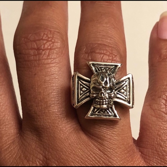 Oxidized Maltese Cross And Skull Ring - Picture 3 of 4